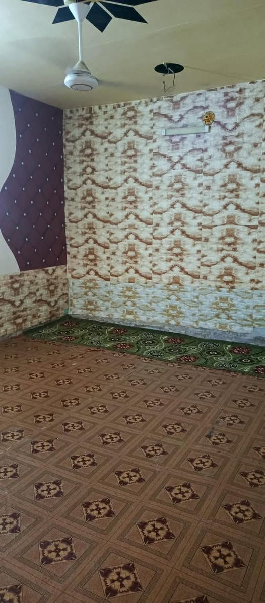 يالله السلام عليكم يعلن مكتب الخبير للعقار عن وجود دار في السده حي كمال مساحته 320متر 
بناء بلوك عكاده 
يتكون من غرفه عدد اثنان صاله استقبال مطبخ كراج سياره حديقه 
ماء كهرباء تبليط 
السعرر. 47مليون بي مجال بصيط
الاتصال ***********
