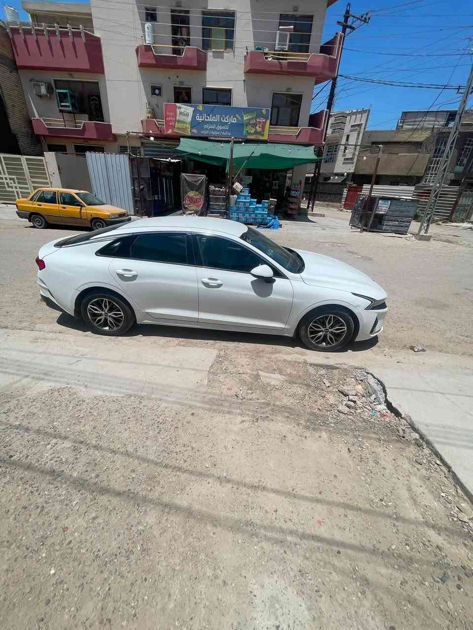 ‏موديل 2021 ‏ماشية 39 محرك 2000مقفولة كفالة عامه ‏تحويل مباشر ‏بها فقط رصعتين وصلتي السيارة خليجي.              رقم                ***********.     ￼ مكاني  بغداد حي الجهاد
السعر 18500. دولار
