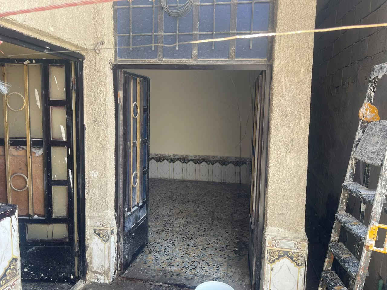 بيت للايجار الزعفرانيه منطقة الشيشان بدايه شارع 15
نضافه ميه بل ميه 

يتكون البيت 
من طرمه استقبال جبير مطبخ صاله صحيات غرفتين نوم وبيتونه جبيره 
البيت طابق واحد جاهز من كلشي مساحته 150 
رقم الهاتف 
***********
