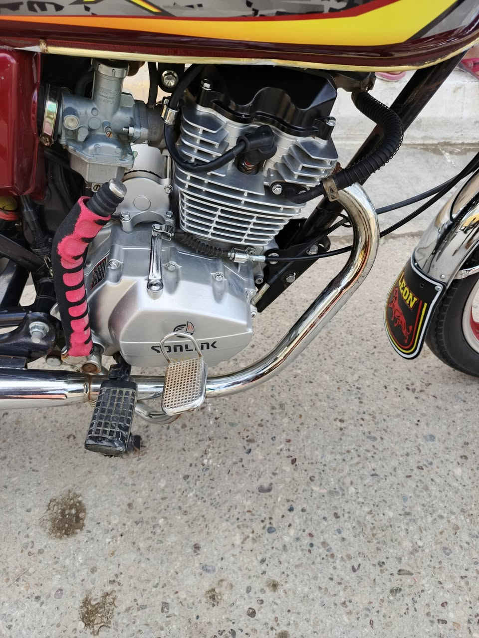 سولنك موديل 23 دراجه جديده معنى الكلمه جاهزه من كلشي ومكفوله كفاله عامه دراجه مال جناي؟؟  تراي ومعدل متشاقه صالنصه جعره كهربائيّات كله شغاله محرك مكفول شركه... العنوان فلوجه شهداء.. السعر 700...... ***********
