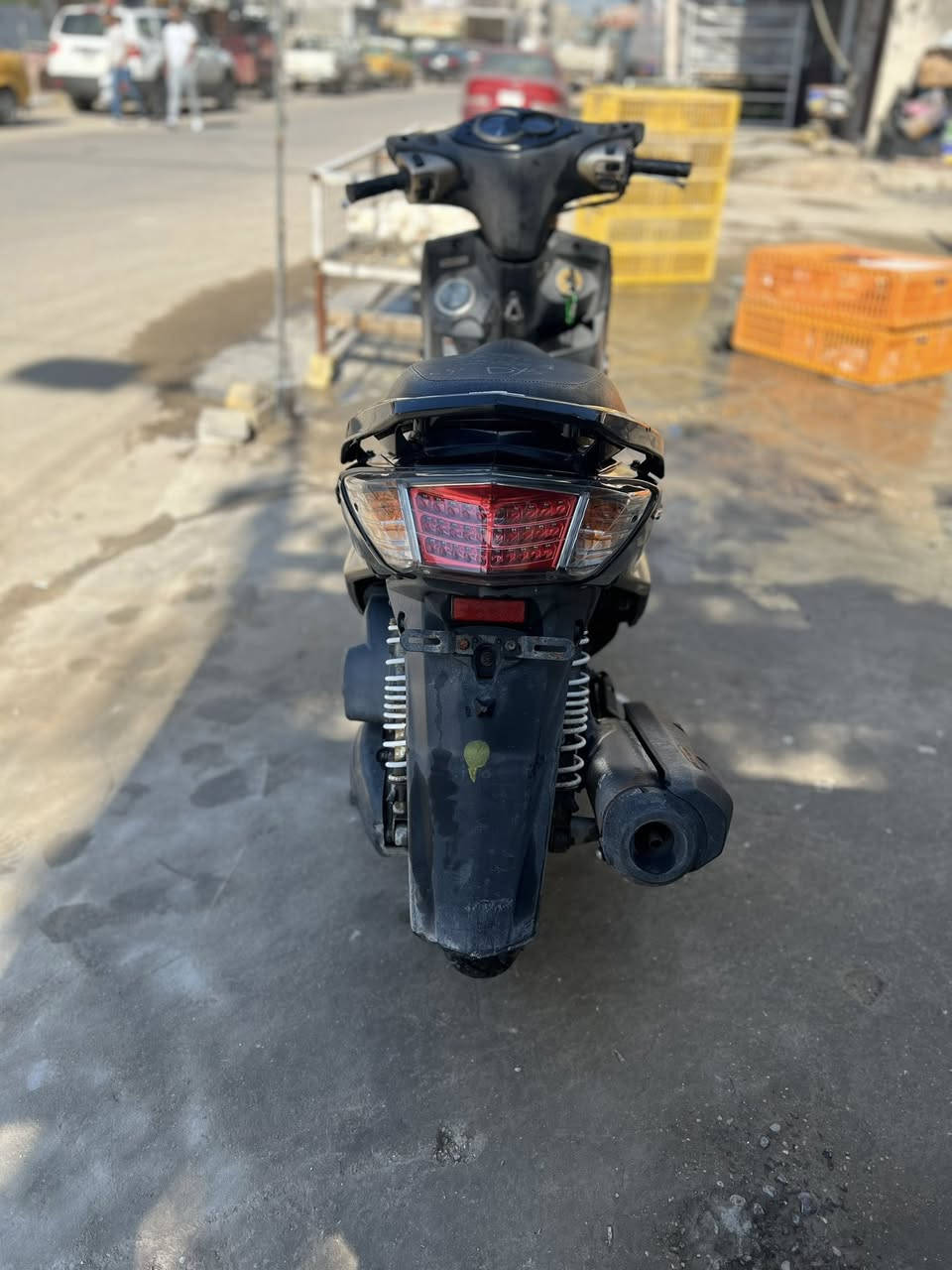 سكنس فحل  اسود وذهبي  بك لايت لد ابو الطلاعات نوزل تشغيل نص نكره سكليتر خطين  دبل اشارة رماش لايت ابيض زنون عالي وناصي عداد الكتروني كهربائيات كلها شغالة  شلعة معدل خير من الله بانزين محسن  وكالة الدراجة نظيفه 80‎%‎ افحص وين متريد مكينة بلادية 
السعر 850 وبيها مجال 
 ...  ***********
