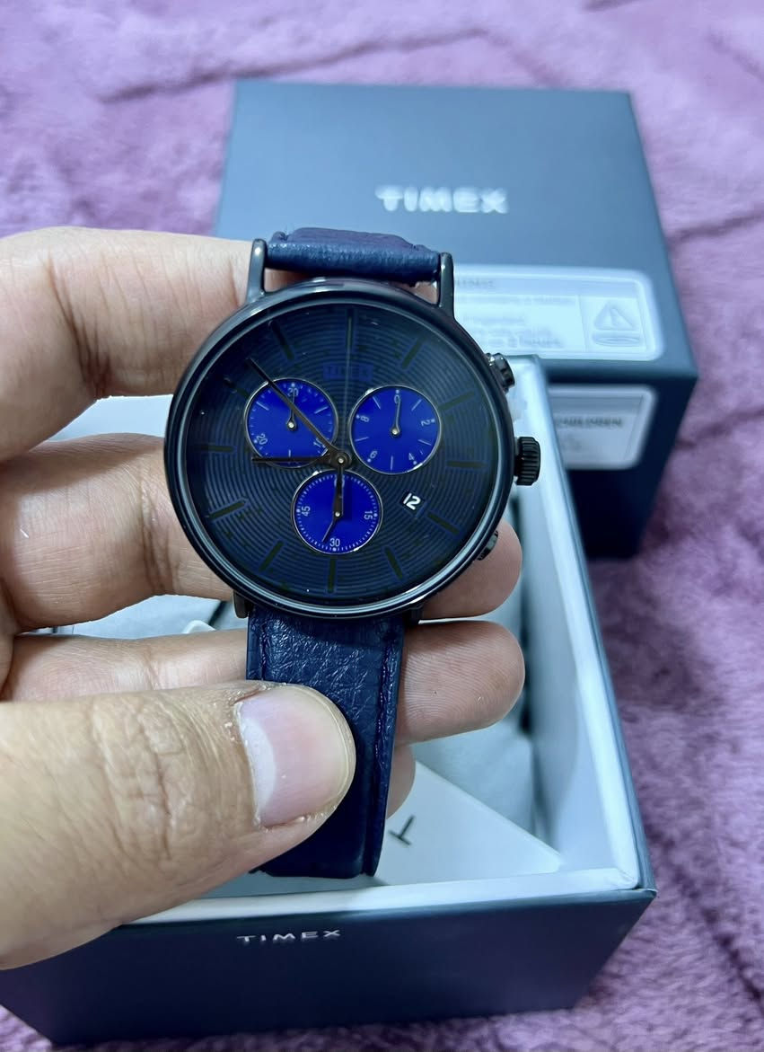 ⌚ ساعة Timex أصلية – تصميم أنيق قطر ٤١ ⌚

🔹 الماركة: TIMEX
🔹 الحركة: كوارتز (بطارية)
🔹 الموديل: كرونوغراف (3 عدادات)
🔹 لون المينا: أسود ع نيلي غامق مع عدادات زرقاء
🔹 السوار: جلد طبيعي أزرق أنيق
🔹 هيكل الساعة: معدن بلون أسود

✨ ساعة عملية وأنيقة، مناسبة للاستخدام اليومي والرسمي
✨ ماركة عالمية معروفة بالجودة والاعتمادية

📍 السعر: 150 الف
📞 للتواصل: خاص او واتس اب
***********
