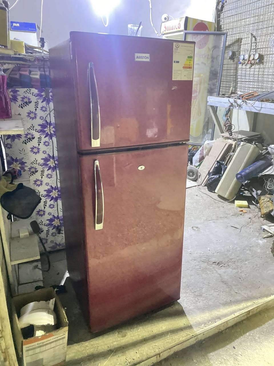 ثلاجات للبيع شرط التجميد  للبيع
عنواني رئاسة العبيدي قرب شارع200هاتف***********
