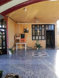 يوجد بيت للبيع مساحه 340 متر يحتوي على 3غرف نوم واستقبال ومطبخ وصحيات ...