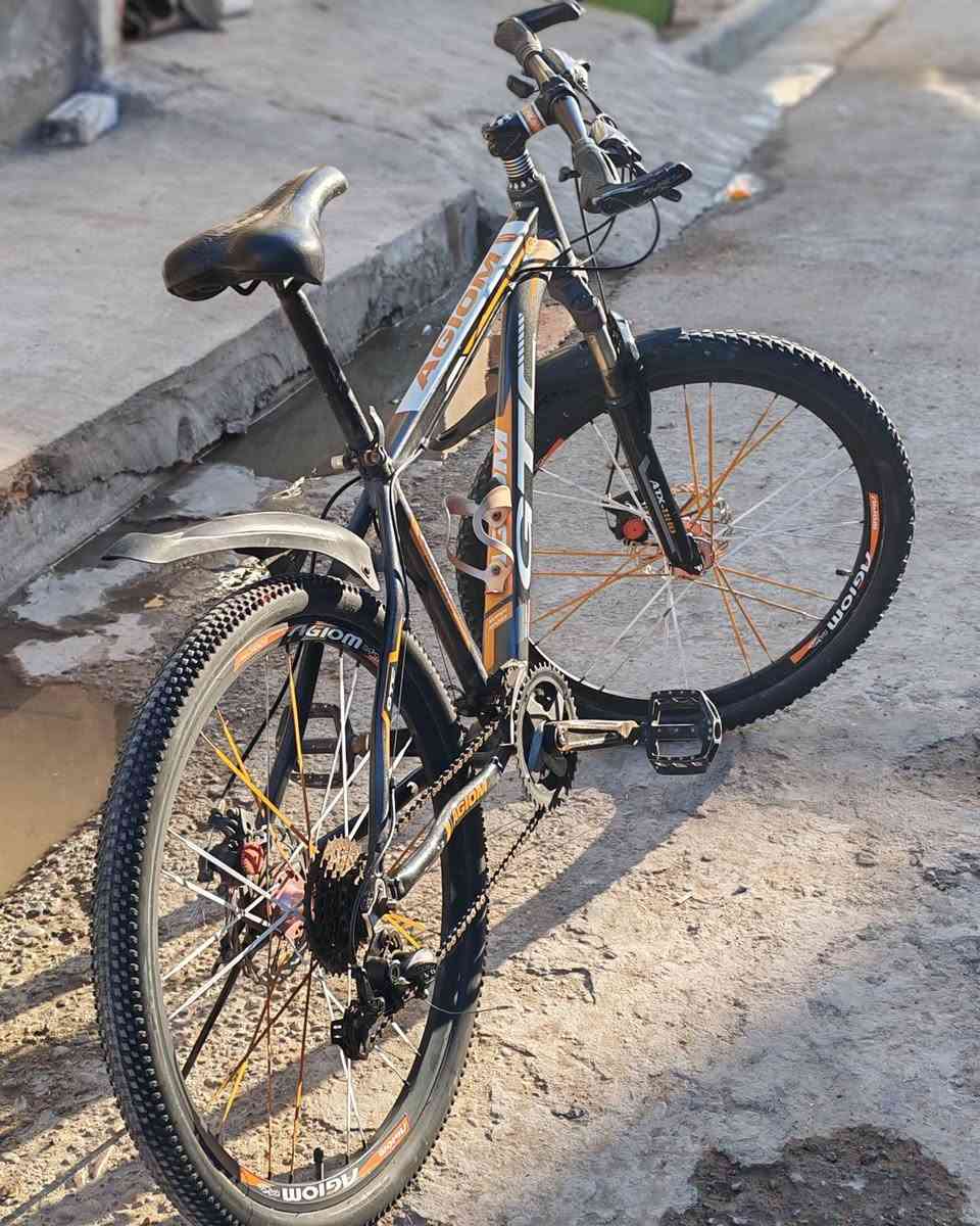 السلام عليكم بايسكل حجم 26 حلو وخفيف وكل قطعة مطابقة مابي اي نقص السعر 170 وبي مجال بسيط مكاني بغداد الكمالية (العبيدي) ***********
