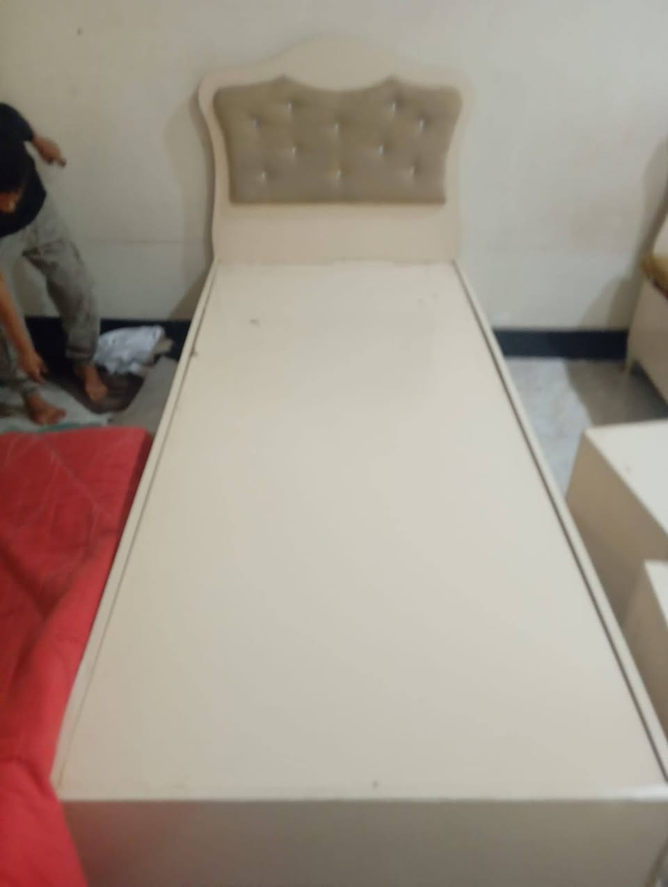 اسره البيع عدد 7 قياس 1م*2م السعر ٥٠ الف الواحده وكنتورابيض وكنتور كريمي السعر الكنتور ٢٠٠ الف ٠٠ ***********
