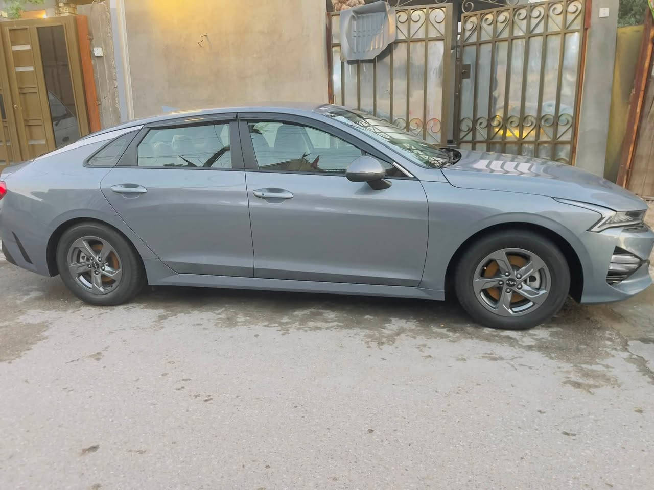 سلام عليكم كي فايف 23 بغداد بسمي ماشيه 50 جاهزه من كلشي تبديل فقط بنيد نفس الون بدون صبغ السياره 140 رايده *********** السياره كلش حلوه داخل وخارج
