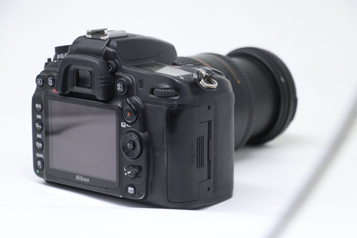 كأمره نيكون  (💣 ✨7000D 📸💣) نضافه 95/100 كامل ملحقات
📸
1- رام 32✅
2- حقيبه✅
3- حزام كتف✅
4- شاحنه اصليه ✅
5 بطاريه اصليه ✅ 
6- توصاله نقل صور ✅
يوجد توصيل كل العراق 🚚 السعر (⬅️390  الف ➡️) 
 ***********
