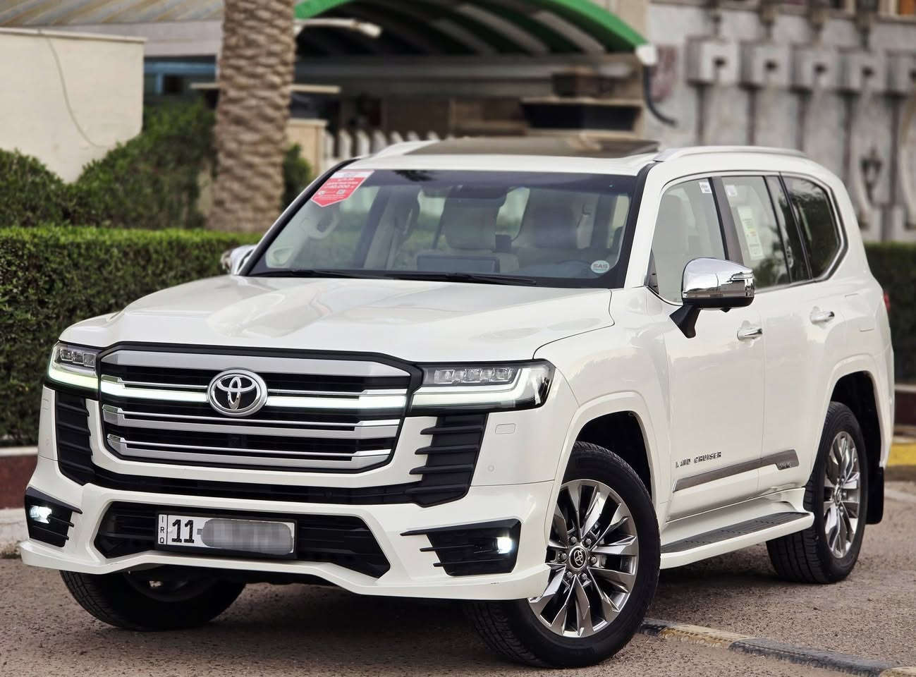 اللهم صل على محمد وآل محمد 
للبيع 
لاندكروز 2024  VX ساز لمتد اصلي بعدها بالضمان 
المواصـفـات 4 كامرات و فتحة سقف و كشنات الاماميه كهربائية و تدفئة و تبريد و الكشنات الوسطيه تبريد و كشنات الخلفيه كهربائية 
كشاف LED مصابيح امامية 3 عدسات LED 
نظام ترحيب في الأبواب خزن ميموري صندوق كهربائي كامرات 360 درجة شحن لاسلكي ثلاجة 
نظام تعليق نظام زحف دفلوك امامي خلفي 
دبل ثكيل  دبل خفيف شاشات خلفية مثبت سرعة تحديد مسار سماعات JBL بعد هواي مواصفات ماشية 53 الف السياره كفاله عامه باستثناء رصعه ومسحوبه بي دي ار  في الباب الخلفي 
رقم بغداد ومكانها بغداد السعر 74000 دولار 
للأستفسار ***********
