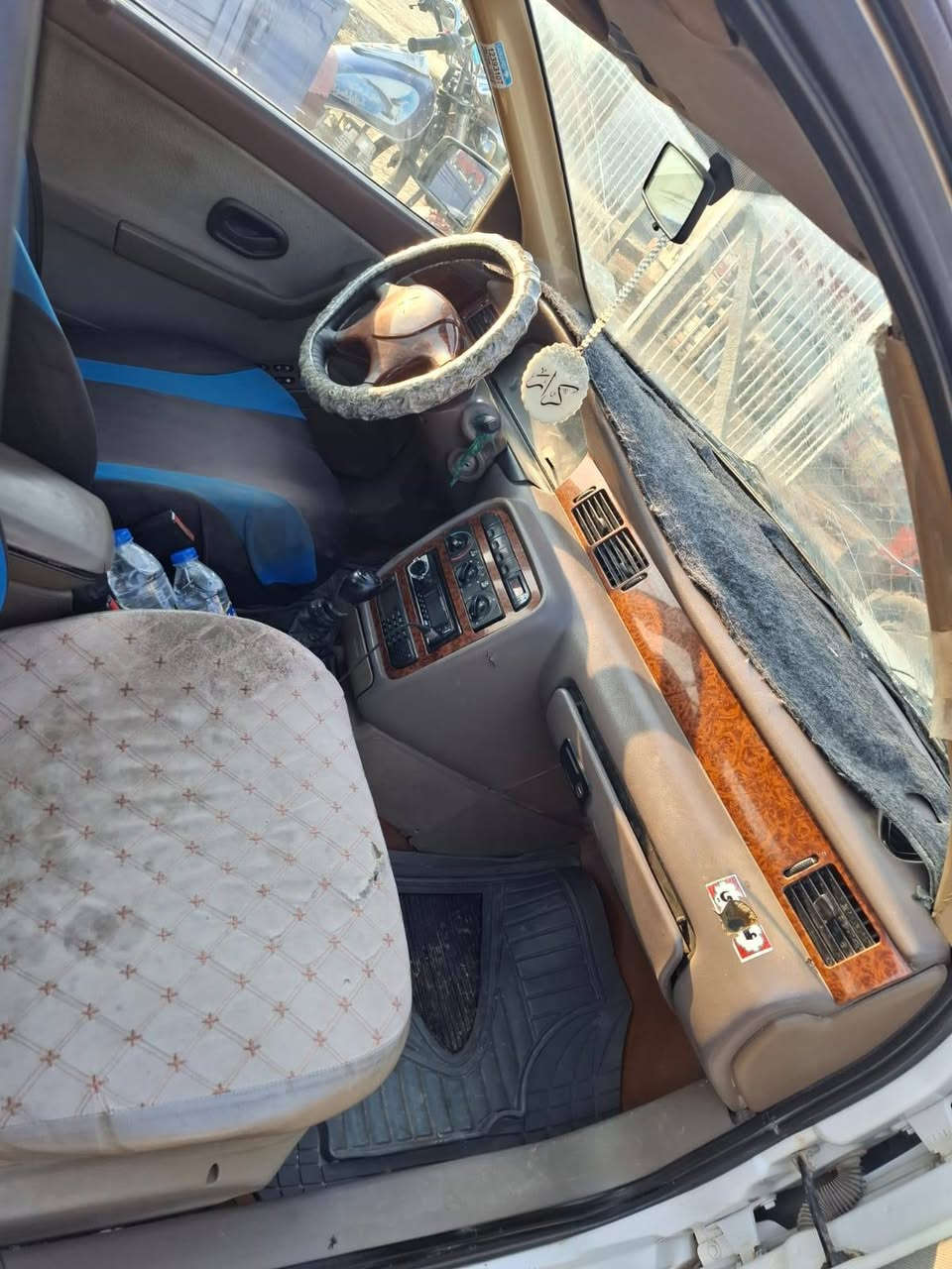 السلام عليكم سياره سمند موديل ١٣ سنويه ساقطه صار صارلها ٧ أشهر نفس الصور وكلشي مبين بالصوره السياره محرك وكير كلش زينات السياره بيها خياسات بسيطه العنوان الديوانيه قضاء الحمزه الشرقي للمعرفة السعر التواصل الاتصال علئ الرقم *********** رقم السياره واسط
