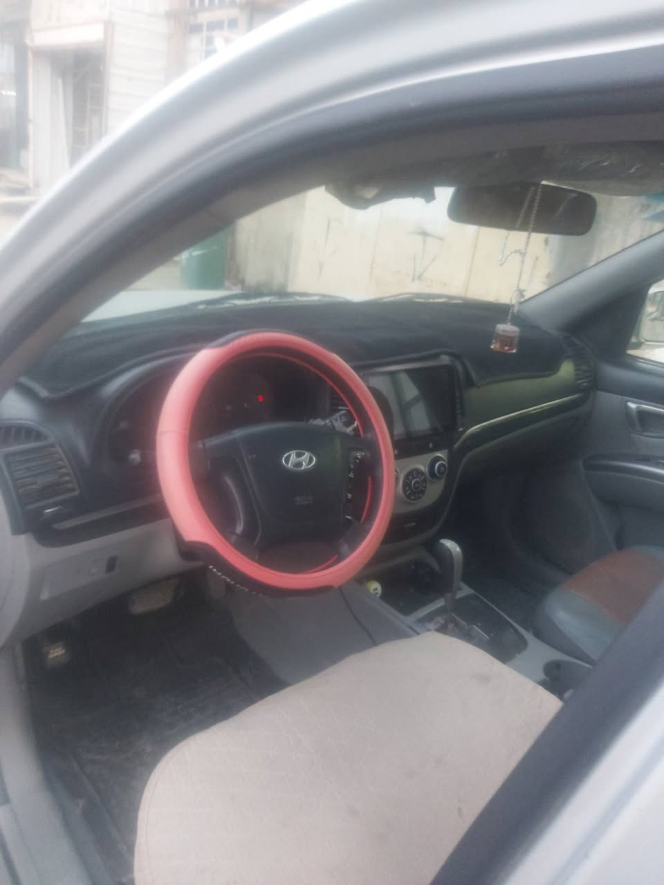 السلام عليكم
سنتافيه ٢٠٠٧ وارد أمريكي ٥ راكب  ٦سلندر حجم مكينه ٣٥٠٠ صبغ عام للجماليه رقمه جديد بغداد الدولي  سياره بسمي هزه جديد مصفره من كلشي مكاني بغداد الحسينيه الراشديه  سعره ٩٠ ورقه 

للاستسفار *********** بي واتس اب
