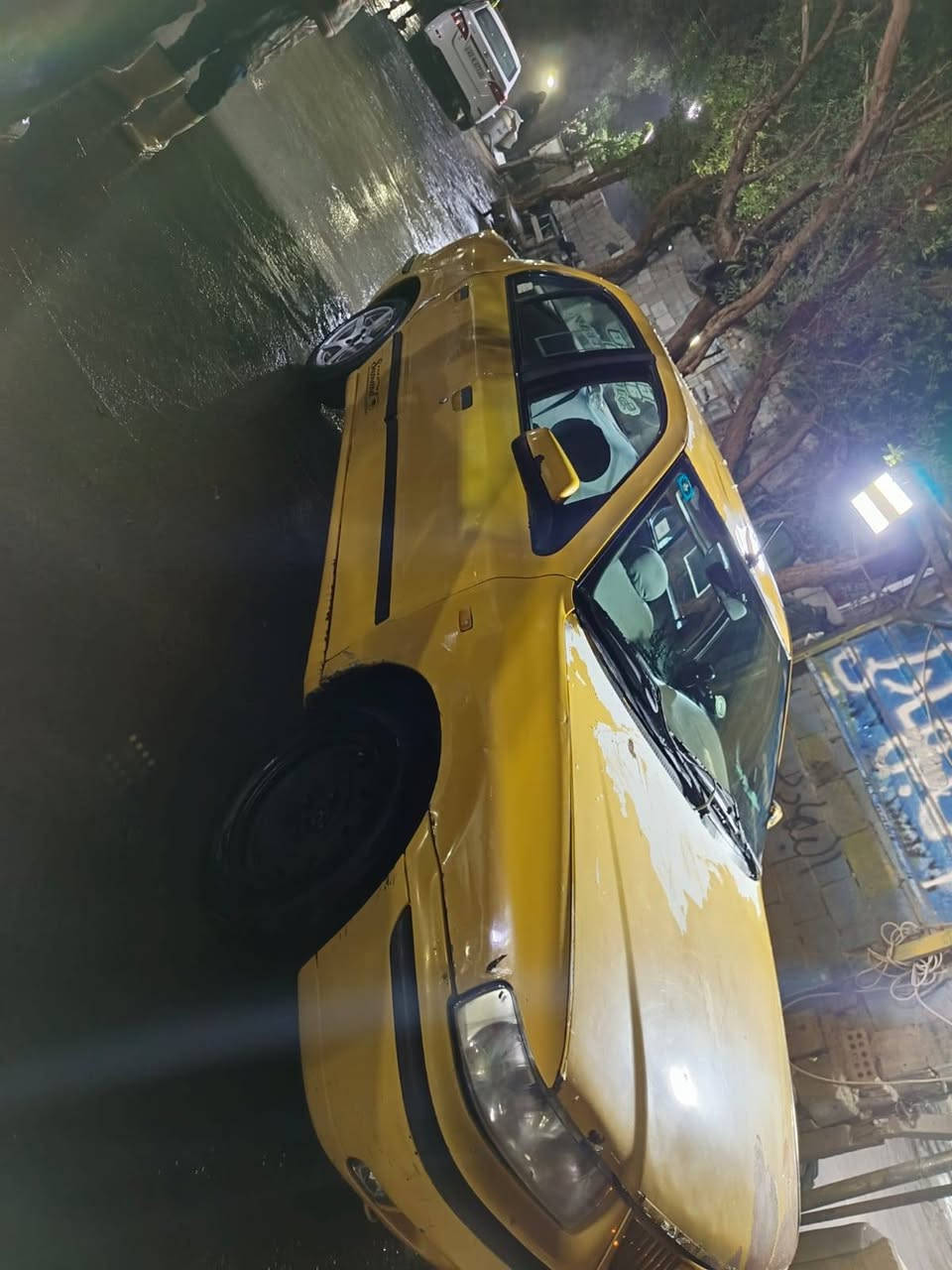 سلام عليكم سمند للبيع موديل 2012 رقم بغداد انكليزي بسمي 
مصفره من كلشي مكفوله من الظربه بيه بس بنيد طاير وبنيده نفسه كير ومكينه فرنسي مكفولات تتفئه تبريد ثلج صدر 50 بل 100 مشط جديد درايم شفتات جدد كهربائيّات كله شغاله لايت زنون الاصلي نهار شاشه اندرويد سستم سماعات السعر 29 وبي مجال السياره يرادله تلحيظات بصيطه مكاني بغداد الزعفرانيه *********** ترهم مراوس حسب القناعه قصط مابيع رجٱ
