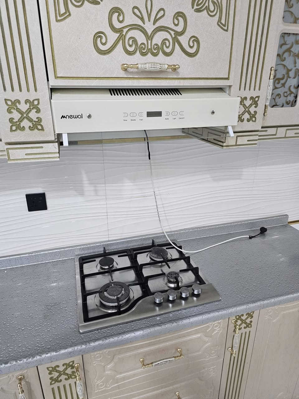 كاونتر ملكي كامل خشب مع طباخ ومرشحه + كامل مرمر 

القياس الكلي 4 متر 30 مستخدم ولكن نضيف جدا 

*********** ***********
