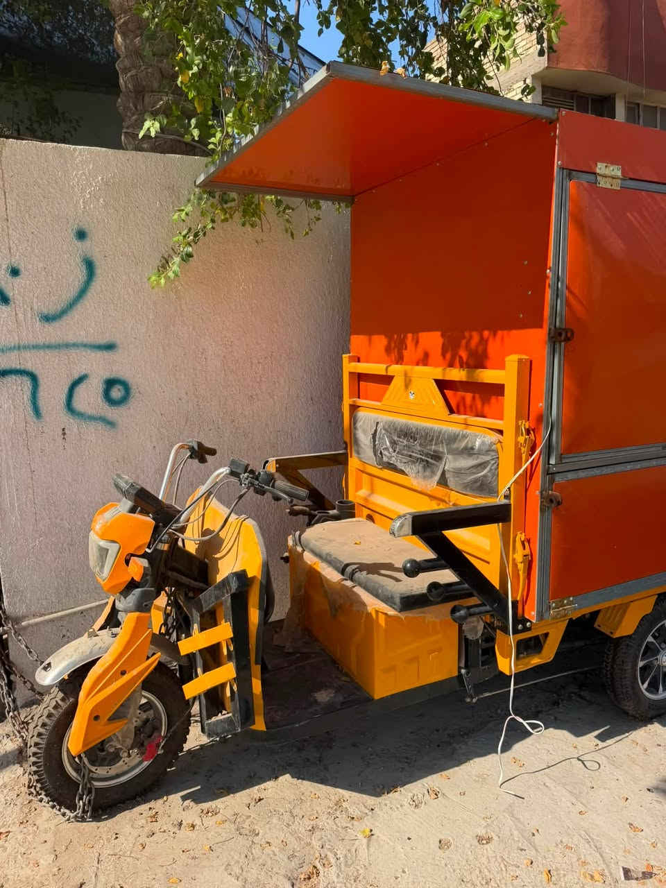 سلام عليكم ورحمة الله وبركاته
ستوتة شحن ٨ بطاريات مسويها مال مأكولات 
الستوتة الله شاهد من كملت ابد ما طلعنا بيها 
السعر التصال ***********
