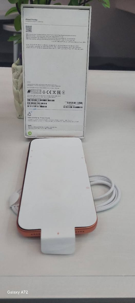 السلام عليكم
ايفون 17 برو ماكس ظمان عربي شرق اوسط 
هارد 256
بطاريه 100
عدد دورات الشحن 17 
نظافه 100/100
السعر مليون 900
***********
