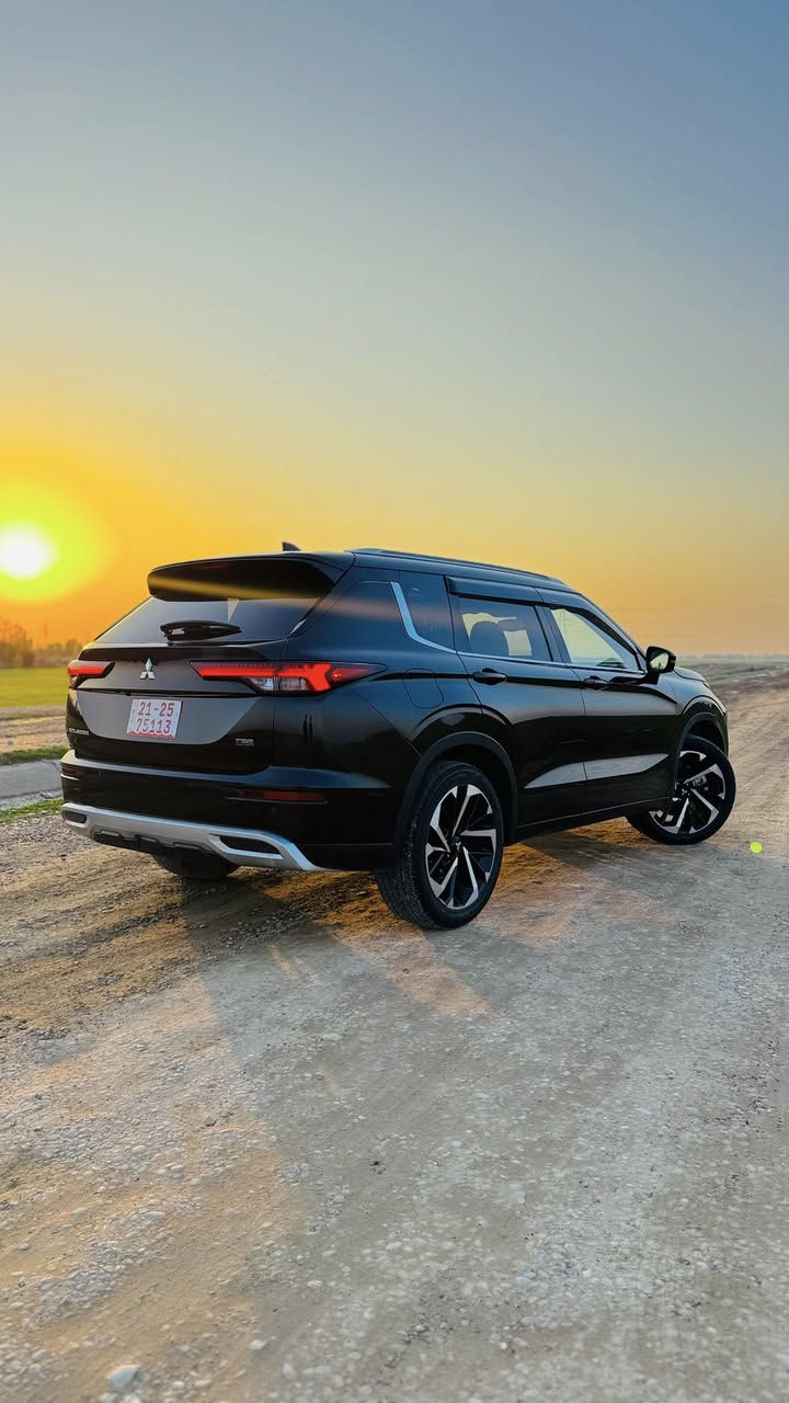 Mitsubishi Outlander GT
.
2024 ) فول مواصفات
.
ماشیە ٢٤ الف کم 
.
مواصفات:
٧ راکب
داتاشو
دبل اكسل 4*4
بانوراما 
٣٦٠ کامرە
بصمه
شاشة 
5 كاميرات 
كشنات جلد و هيتر - ستیرن هیتر
سندوق شفت
بريك بصمه
ويل كب كروم 
رادار امامي و جانبي و خلفي
لايت ليد LED
محرك:  2.5
تحديد سرعه 
تحكم ستيرن
تبرید مرکزی

شوية من باب سائق و باب ورا سكن صبغ
بدون حادث قوي بجم كبس
.
سعر ٢٣٠ و بي مجال بسيط 
.
عنوان : كلار 

***********
