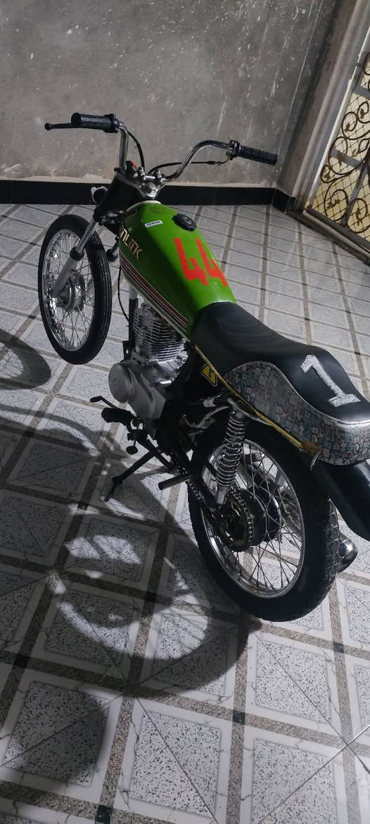 سلام عليكم مرخصت مدير الاكروب
دراجه للبيع (اوراق اوراق) الدراجه حلوه ونضيفه شاصيه 16 وتعميره 24 وما بيه اي نقص والمحرك ما مفتوح ابد 

**ملاحظه بيه ضربه بصف قبق صره الدهن وما بيه اي خلل تفحص وتروح

والسعر 650 ومجاله قليل 💞

العنوان شطره

 الرقم والاستفسار ***********
