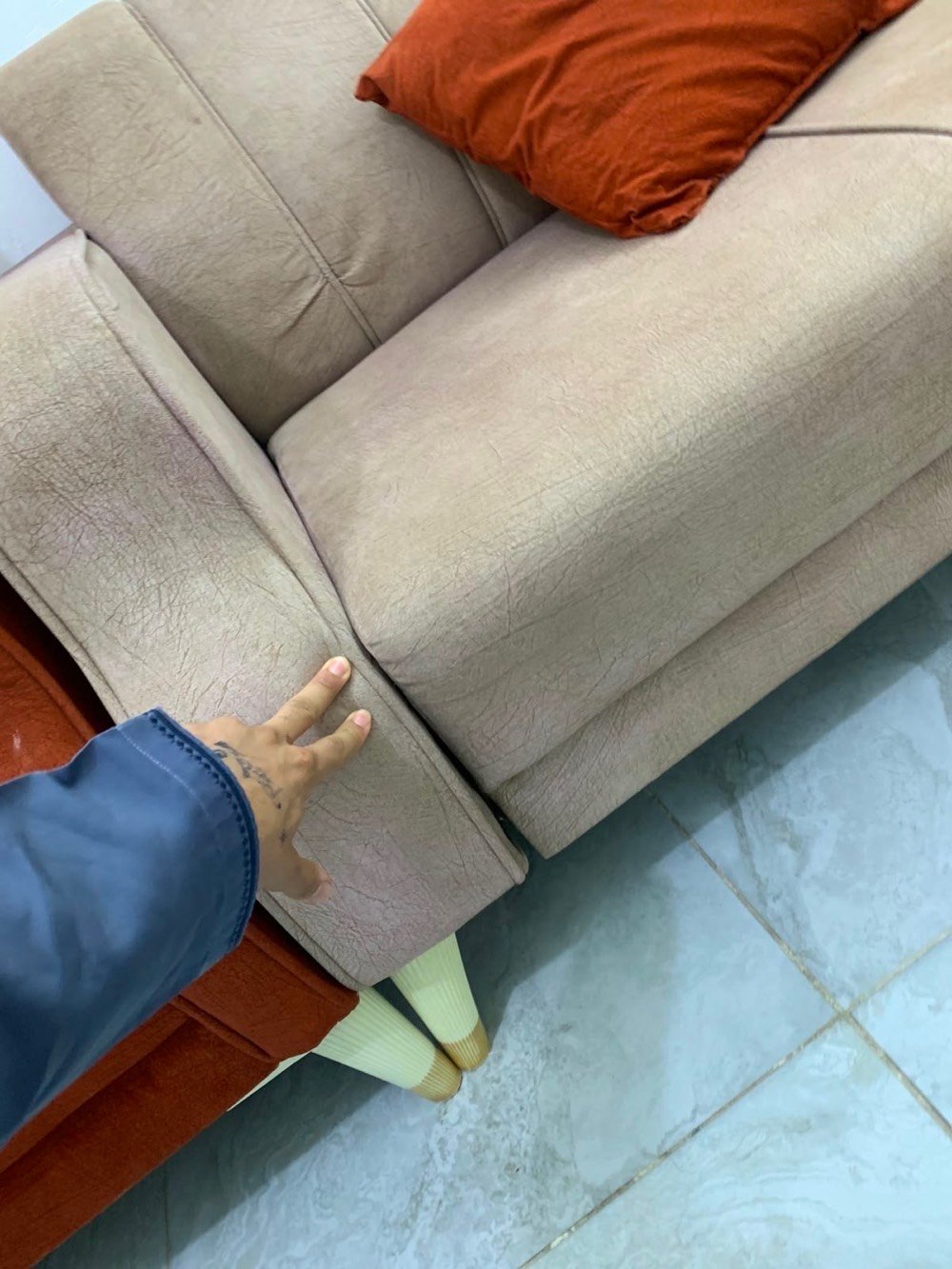 سلام عليكم تخوم من 8 نفرت  وسعر 270 وبي مجال العنوان الحريه الثاثه  ورقم الموبايل ***********🤍