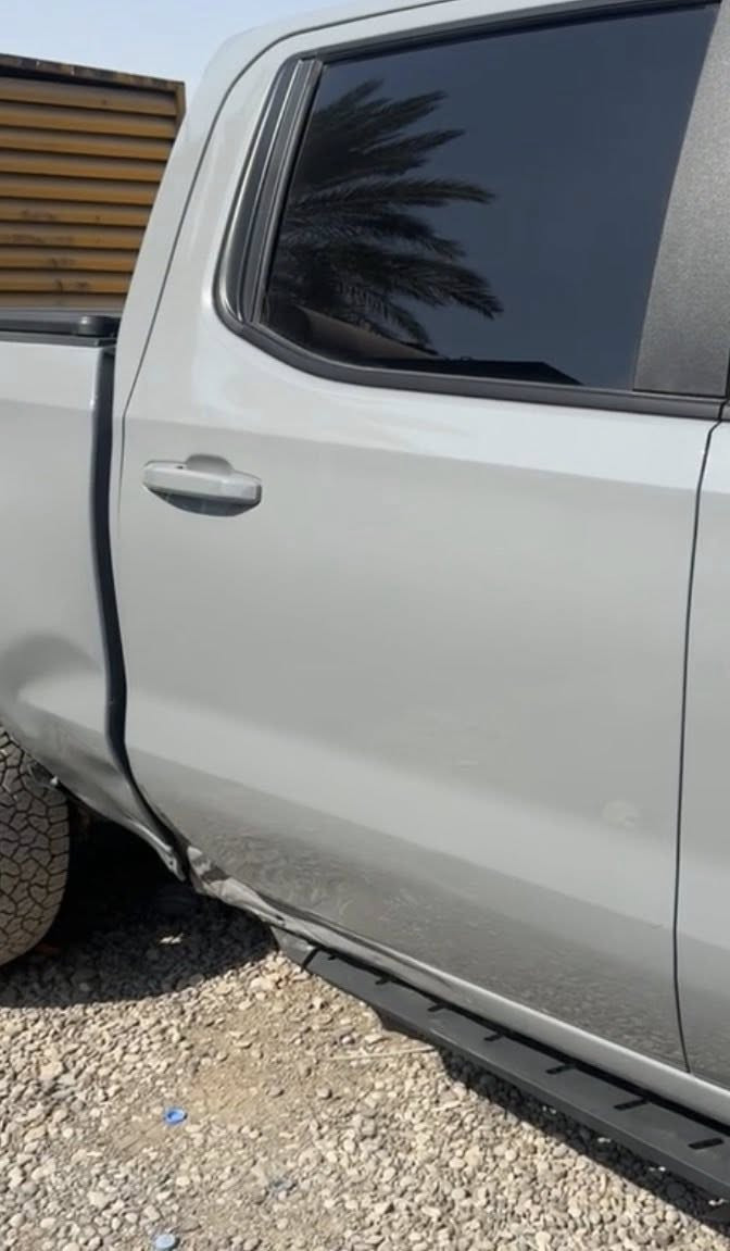 � للبيع شفروليه سلفرادو Z71 موديل 2025
• استيراد شخصي

 • فل مواصفات

 • الكير طرح طيارة 

 • المحرك: 5.3L

 • الدفع: 4*4

 • اللون: اسمنتي

 • الممشى: 26,000 كم

✨ المواصفات:

 • شاشة كبيرة

 • باب طويل بدي قصير 

 • نظيف جدًا

 • باب خلفي كهرباء ثلاث قطع 

 • السيارة استخدام شخصي ونظيفة جدًا

 • بحالة شبه جديدة

   دبل صالنصه 
    
شباك خلفي كهرباء 

⚠️ ملاحظة بكل شفافية:

 • حادث بسيط جدًا

 • ضربه خفيفة بالتاير الخلفي

 • بيه بارد تقريبًا كد شبر

 • صبغ كد شبر ونص بالدوسة الجوه

 • جميع التفاصيل موثّقة بالصور

 • صور الحادث متوفرة للجادين

العنوان / بغداد زيونة 

📸 كل شيء موضح بالصور بدون إخفاء أي معلومة

💰 السعر: يُذكر / 48000$

📞 التواصل: اتصال أو واتساب ***********
