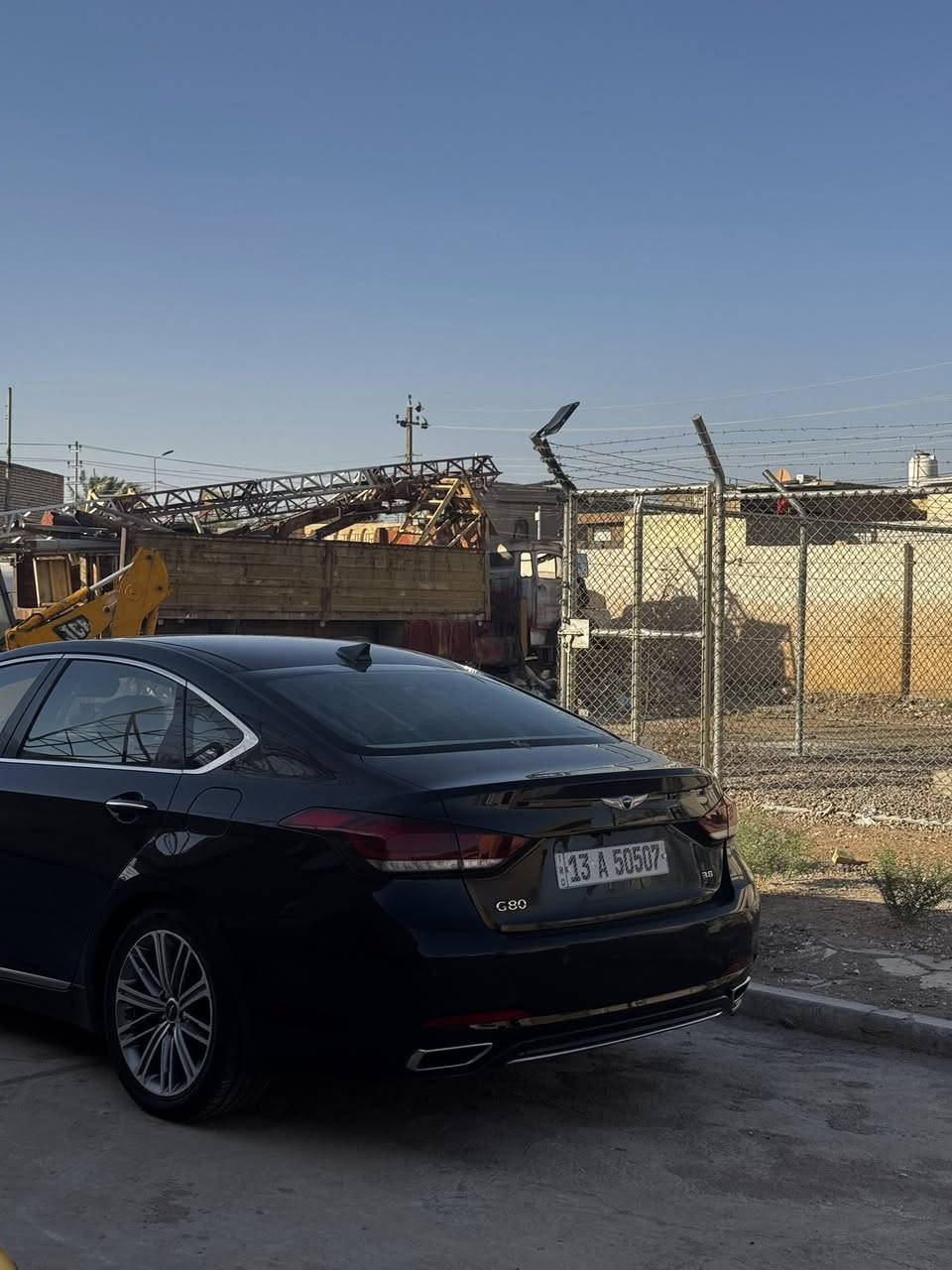 جينسز g80 2018
3.8 V6 
بانوراما 
اوتو هولد
 رادارات امام جانبي خلفي 
تحديد مسار 
حساسات امامي خلفي 
المريات تعتيم تلقائي كلهن 
بردات خلفية 
السيارة لايتها عدسات ماتركس ليزر 
وبقية مواصفات الجيسنز المعروفة
رقم ميسان باسمي تحويل مباشر 
ضررها قطعة واحدة تبديل البنيد بدون دواخل
صور الحادث مرفقة بالمنشور 
سعرها 175 وبيها مجال للشراي بيع او مراوس بسوناتا
مكان السيارة العمارة 
***********
