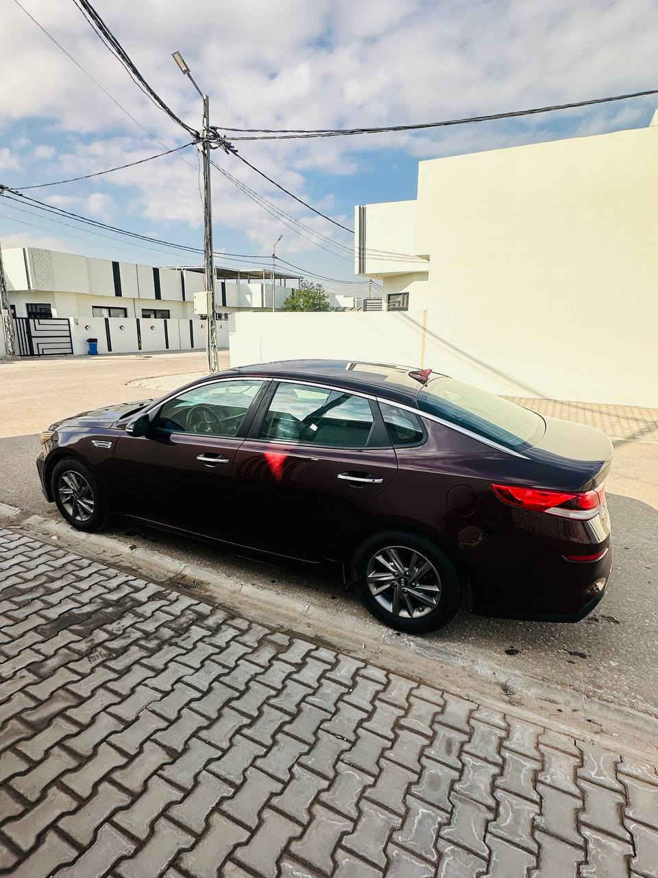 السلام عليكم
اوبتيما وارد أمريكي ٢٠٢٠ 
صور الحادث مرفقه بالمنشور 
السياره مواصفاتها Fe 
محرك ٢٤٠٠
شاشه اصليه 
تحكم استيرن 
انظمه قياده 
رادار جانبي 
حساس أمامي خلفي 
تحديد مسار 
نقطه عمياء 
مانع تصادم 
قياده ذاتيه 
بعد هواي مواصفات 
محرك وكير كلش نضيفات حداديه وتبريد جاهزات استخدام شخصي 
السياره بأ سمي رقم بابل سنويه ل ٢٠٢٧ 
السياره جاهزه من كل النواحي 
السعر ١٤٠ وبيها مجال 
المكان النجف 
للاستفسار 
***********
