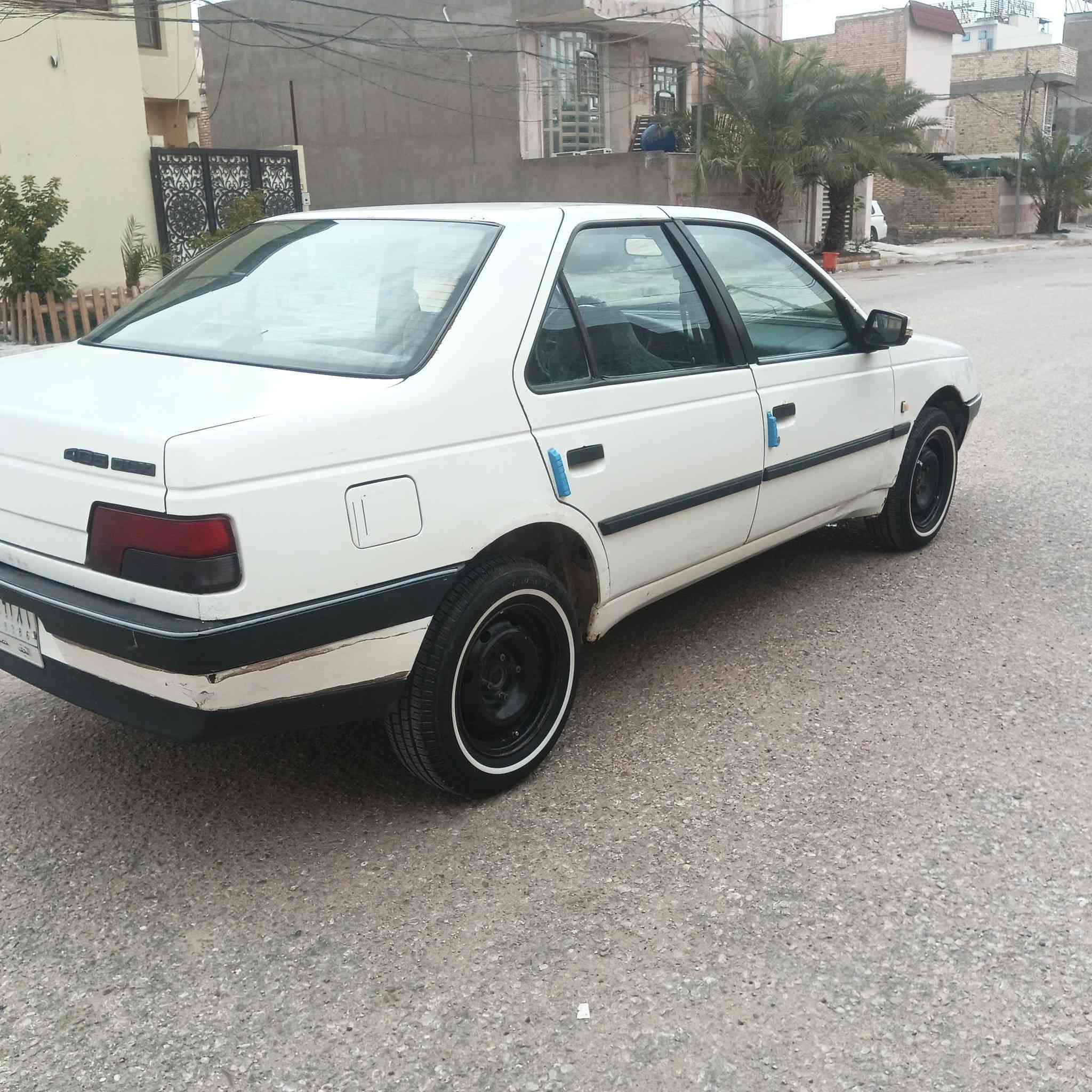 السلام عليكم بيجو 405 للبيع رقم نجف كفاله عامه تبريد شغال مكينه جير حداديه تخم تايره كله جديد السعر 37 ورقه رقم الموبايل***********
