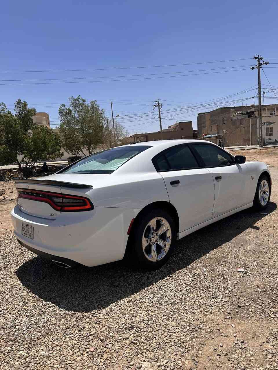السلام عليكم 
جارجر 2020 فئه sxt تو ويل امريكي
رقم بغداد مشروع وطني باسمي 
ماشيه 98  m
بدون ارباك حادثه اشبر يم قبع البانزين بدون دواخل
جاهزه من كل النواحي كير محرك حداديه وتواير جدد 
مكاني السماوه 
الشراي يتصل ***********
