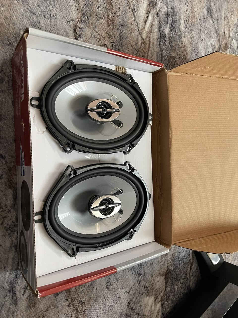 هذا مكبر صوت سيارة محوري ثنائي الاتجاه من نوع Planter TS-A5773R.
الطراز: TS-A5773R
النوع: محوري ثنائي الاتجاه (5x7 بوصة)
الطاقة القصوى: 380 واط
المقاومة: 4 أوم
الميزات: مصمم خصيصًا لأنظمة صوت السيارات


**إذا كنت صاحب هذا الإعلان وتريد حذفه لأي سبب، رجاءا أرسل رسالة إلى الدعم الفني**