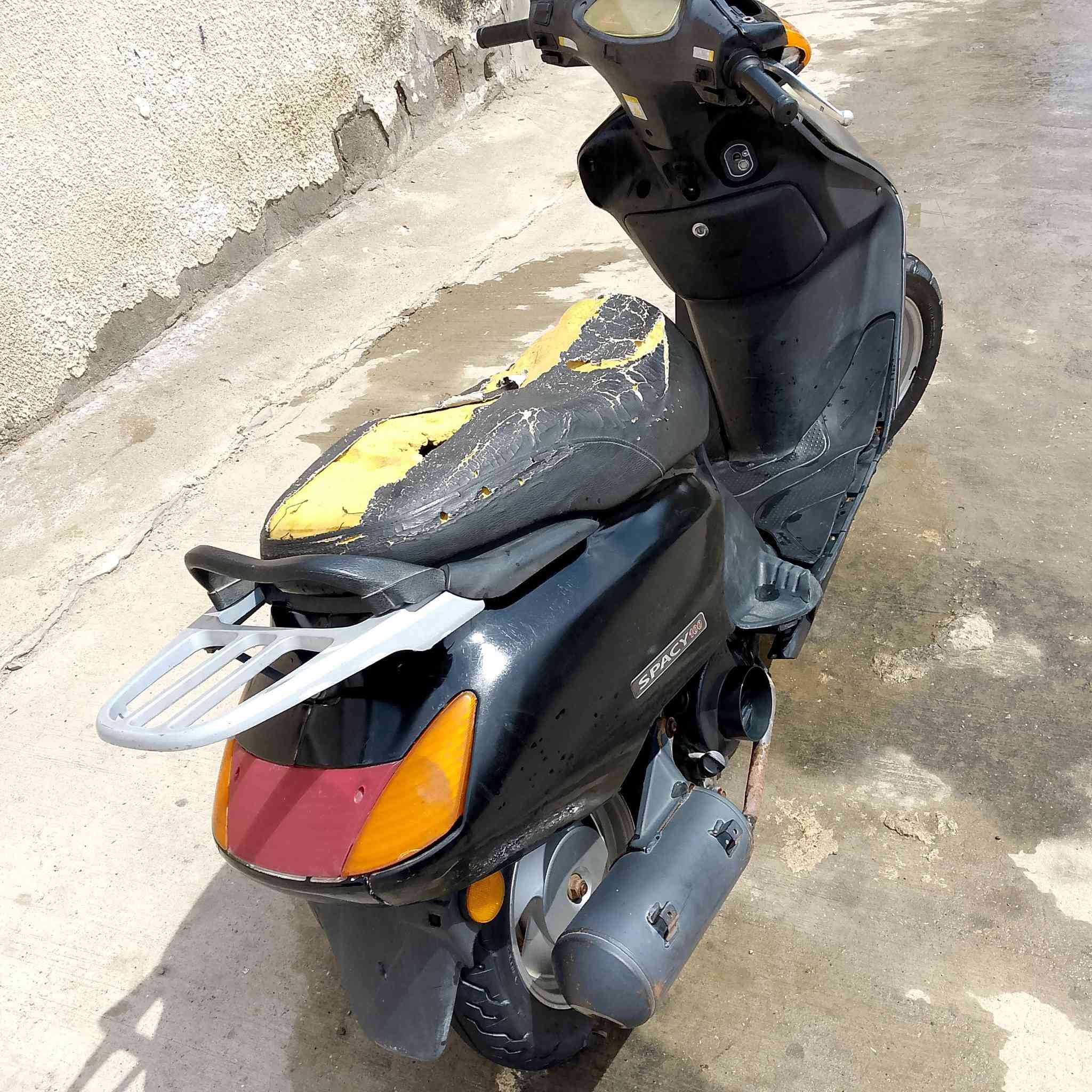 السلام عليكم دراجة سبيسي ماليزي دراجة خير من اللة دراجة بكل وقت نكرة مكينة ناعمة تجفيت جديد  دراجة كهربائية كله شغالة تايرات جديدة ثنينهن  نضافتهة كدام عينك سعر 250 وبيهة مجال مكاني كوت خالجية يم درائرة صحت واسط رقم ***********
