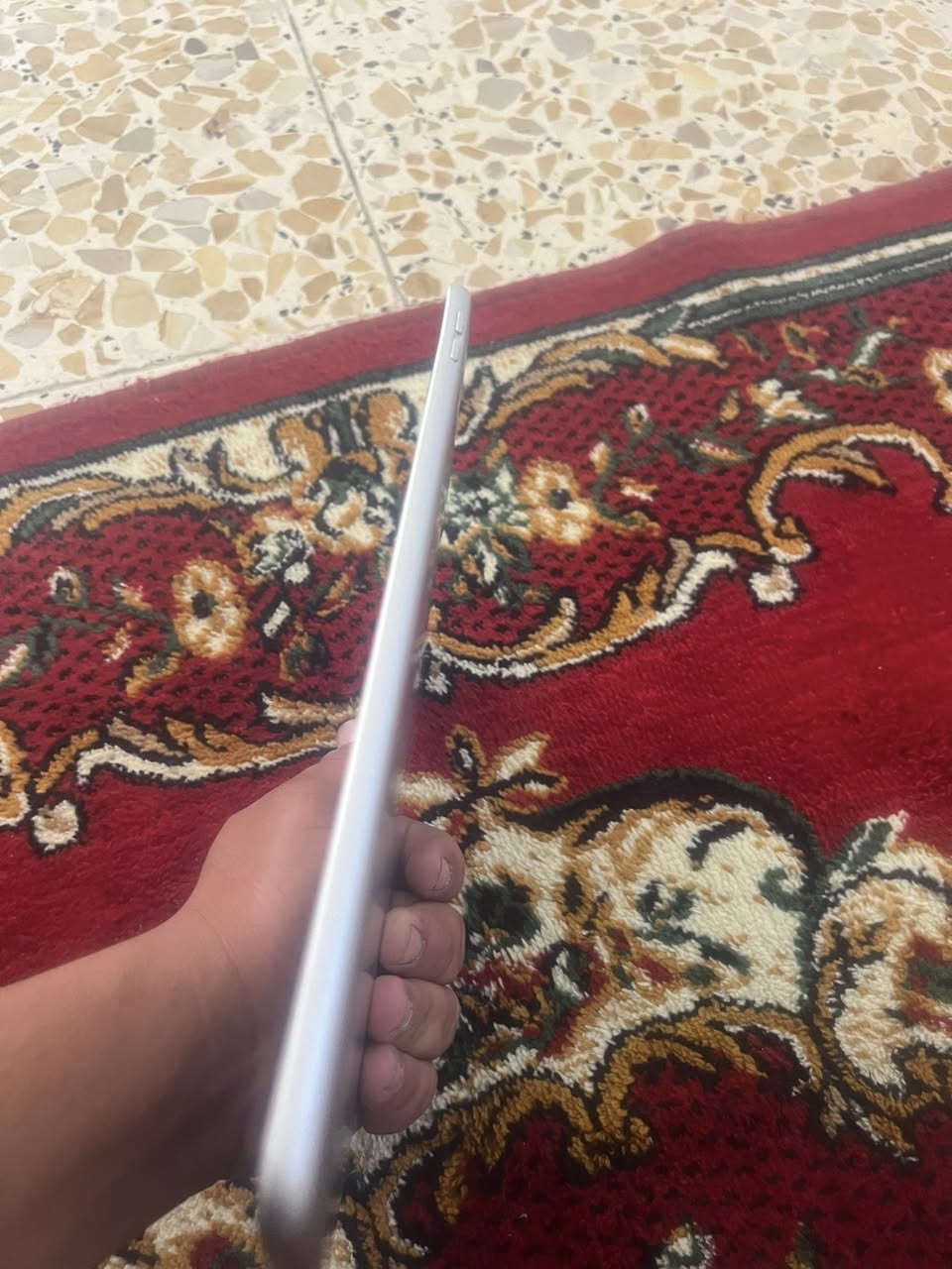 السلام عليكم ايباد9
بس الشاشة بيهة فطر 
الذاكرة 64
السعر 185وبي مجال حك الجية
المكن حي النصر 
والشاصي بي عولج 

‭0774 873 2241‬
