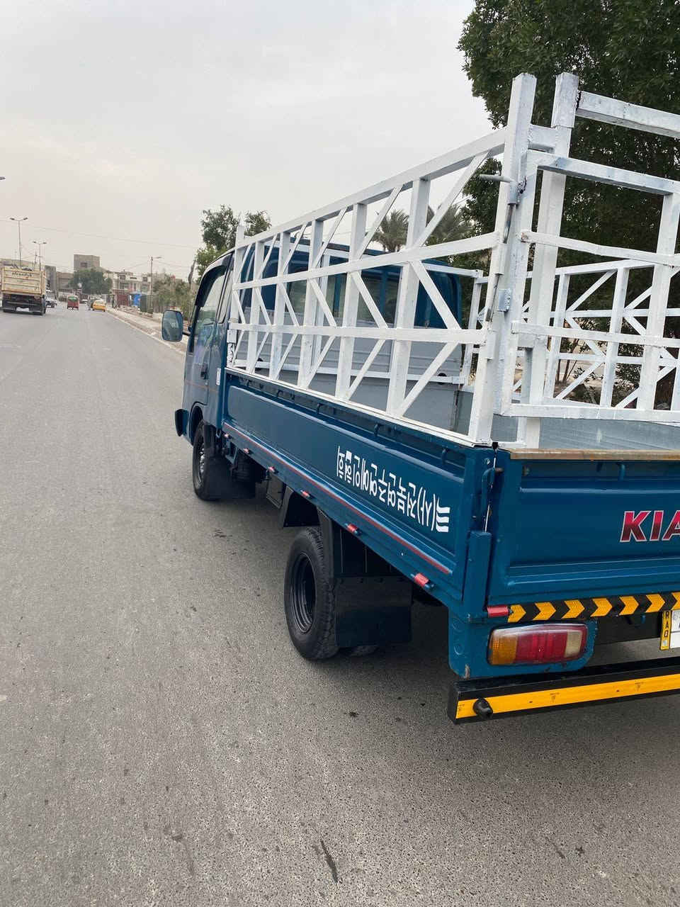 سلام عليكم.   كيه اللبيع.  فنتيره. قلاب.  مديل 98 رقم دياله. مشروع وطني.  إلى 28.  صبق حزام الجماليه.  مكينه.  وكير واكسن.   وشاصي خير من الله.     تخم تاير. جديد.    كهربائيات شغاله.    تحويل مباشر.    ثاني يوم.     دواخل حلوة.     محجر حلو.      صدر امامي وخلفي جديد.    سياره  جاهزه. من كلشي.   السعر 60وبيهه مجال. الطيبين.  الستفسار علا رقم الهاتف *********** المكان بغداد الشماعيه
