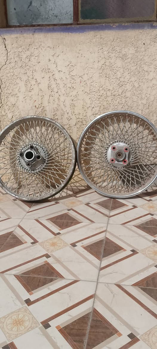 السلام عليكم مكلف بالنشر
ويل دراجه للبيع مستعمل ونظيف ولأبي عواج 
3خلفي 1امامي السعر الواحد 10 العناوين بالشرطه
***********
