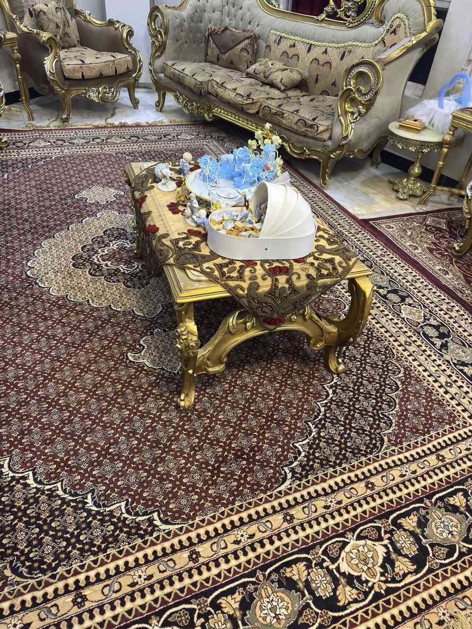 تخم 14 مقعد مصري دمياطي مع السبالت والزوالي والفاترينه كامل يعني ابيع شلع غراض كامله
المكان بغداد
***********
