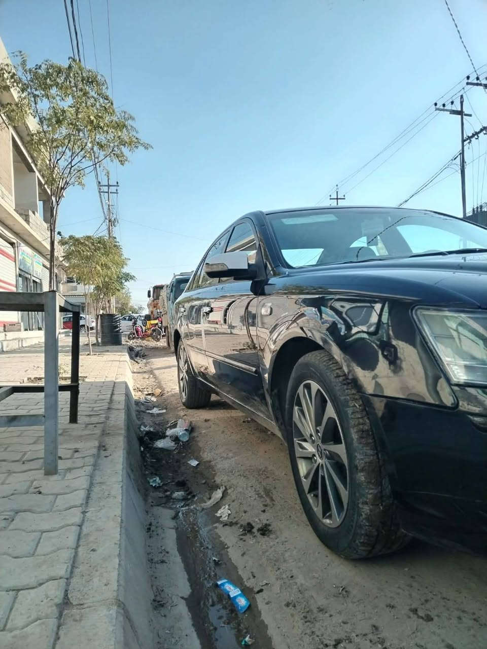 السلام عليكم سوناتا موديل 2008 خليجي 
محرك 2000 ضرر باب السكن ع الجاملغ السكن الخلفي السياره نظيفه بدون دواخل السعر 90 وبيه مجال ***********
