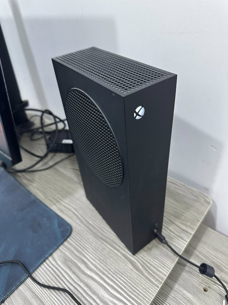 للبيع  اكس بوكس Series S (نسخة 1 تيرا) + شاشة سامسونج 
Odyssey G5 2K nVIDIA
G-SYNC
🔹 اكس بوكس Series S – 1TB أسود 
• استعمال خفيف مدة 3 أشهر
• الجهاز نظيف مثل الجديد
• بدون أي مشاكل أو صيانة
•  نسخة 1 تيرا مو   ال 500GB❌

🔹 شاشة SAMSUNG حجم 27 1440p, 165Hz, 1ms, GTG, IPS
• دقة QHD 2K
• تردد 165Hz
• نظافة 99‎%‎ جبتها وية الجهاز  
native FreeSync support and G-SYNC

السعر 700  الف قفل 
توصيل متوفر  🚚
*********** موجود واتساب وماسنجر
