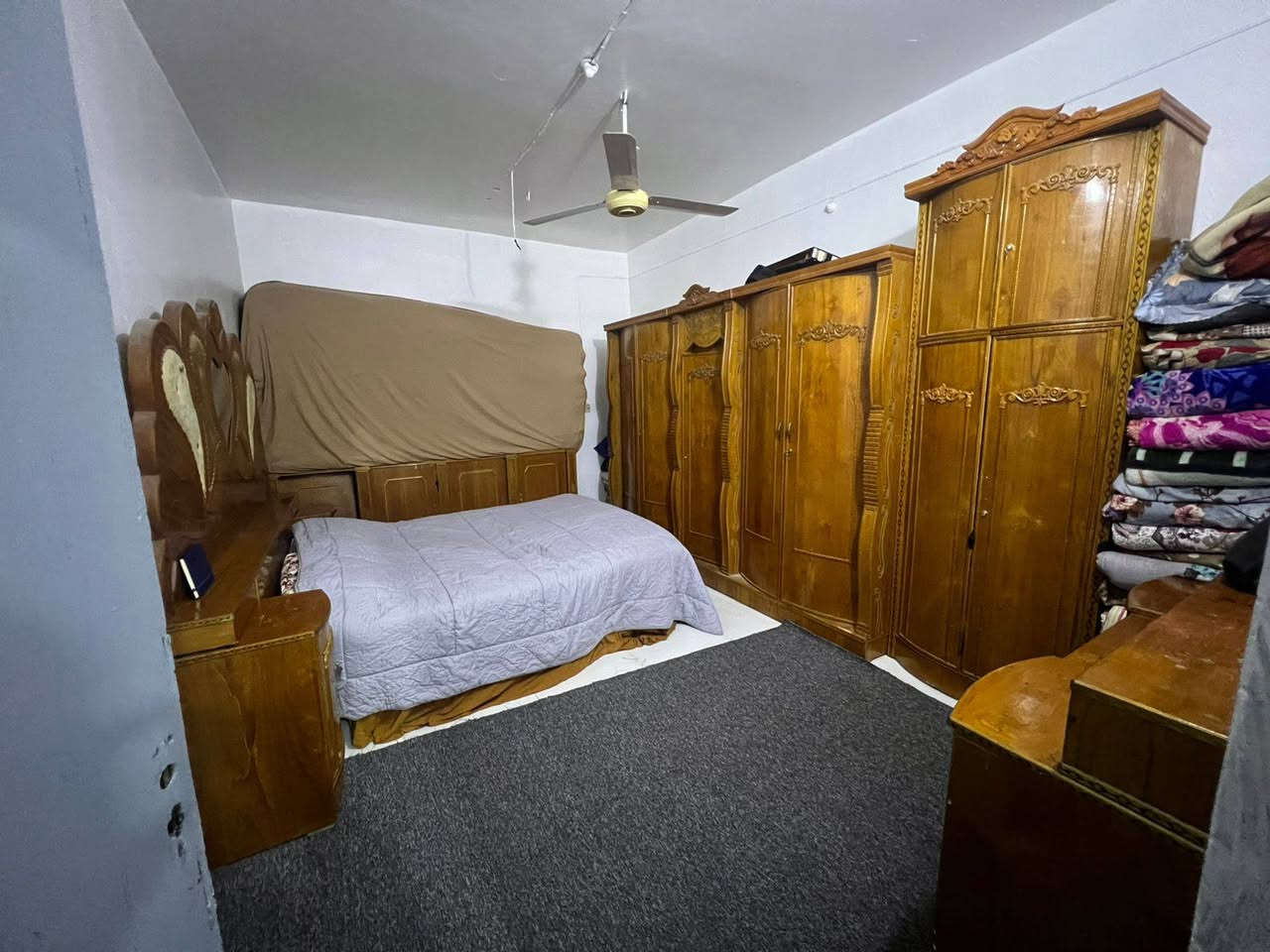 ياالله/بيت مساحة 250م طابو صرف كربلاء حي الغدير شارع 60 قرب البورصة غرفتين ومطبخ وصاله وهول واستقبال صحيات داخليه وخارجيه بيت مسلح نظيف( السعر  180 ) الاتصال *********** //واتساب ***********
