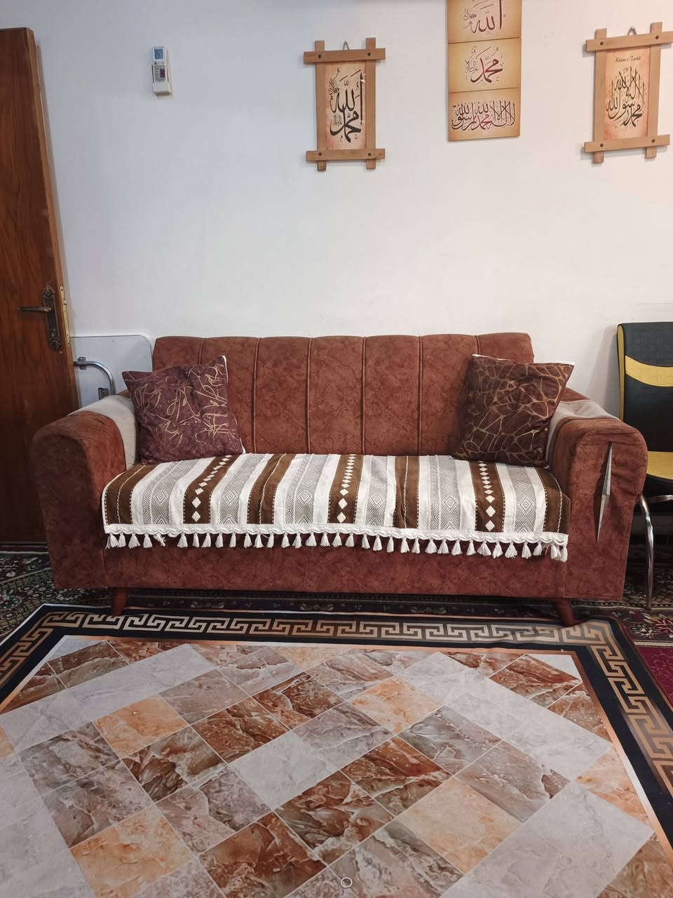 السلام عليكم تخم للبيع 8مقاعد السعر 200 الف بي مجال حي الخضراء رقم التلفون ***********
