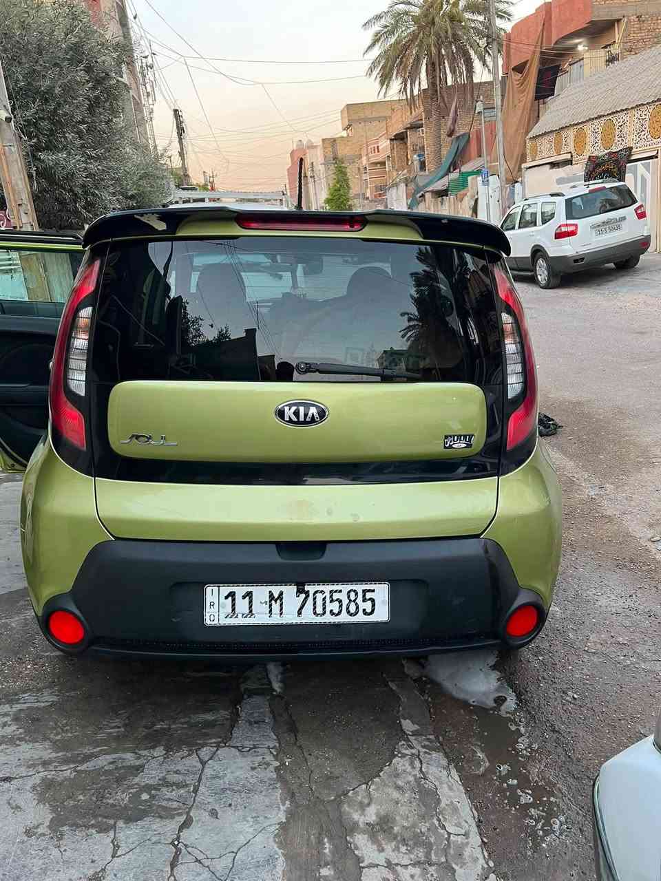السلام وعليكم 
عندي صول للبيع ١٦٠٠ 
والباقي المعلومات ما اعرف بيهن. نزلت صورها كامله 
سعرها ٩٥ 
موديل ٢٠١٥
*********** 
رقم بغداد شرط ثاني يوم التحويل 
هزه جديده

