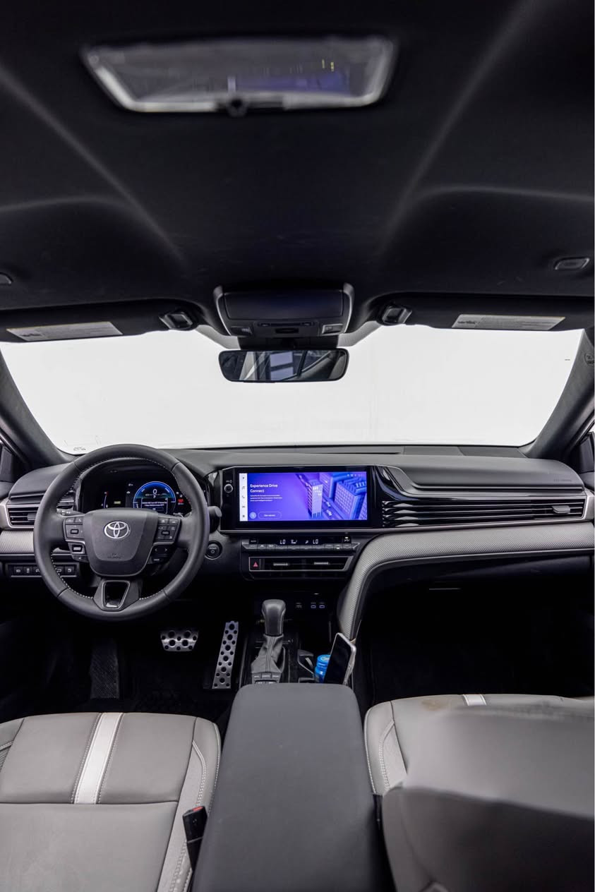 Toyota Camry 2025 SE
تويوتا كامري ٢٠٢٥
مواصفات SE شاشة كبيرة

مكينة ٤سلندر+هايبرد حجم ٢.٥لتر
ماشية 5,000 ميل و بحالة ممتازة 

السيارة بيها فقط تعديل بالجاملغ الخلفي بدون دواخل و ايرباك بدون صبغ نهائياً

رقم كاتي السيارة تترقم شمالي
سعر السيارة فقط 23,800$ دفترين و ثمانية و ثلاثين ورقة و بيها مجال للطيبين

السيارة موجودة ب دهوك ل اي استفسار اتصل علي الرقم
(***********) دهوك, العراق
