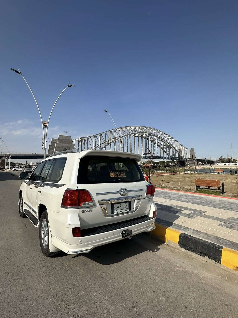 السلام عليكم
لاندكروز 2013 رقم بغداد بريم مواصفاتها معروفه للجميع 6 سلندر ماشيه 142 الف حقيقي مكفوله من الصبغ بيها بارد قليل في باب السائق السعر 365 
مكان السياره ذي قار ناصريه 
للتواصل على الرقم ***********
