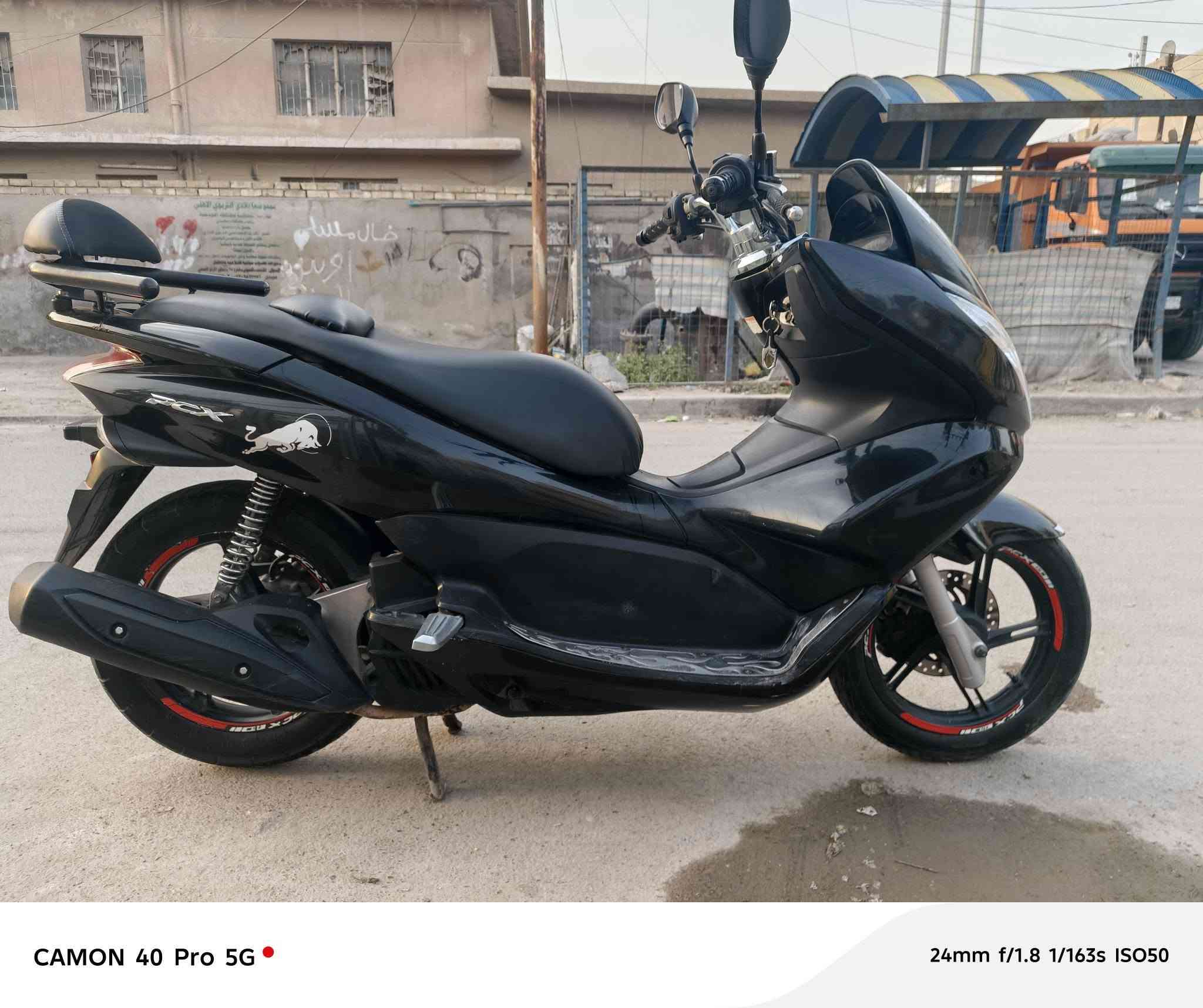 سلام عليكم دراجة bcx تخبل خير من الله
١.حساس ازدحام 
٢.حساس استان 
٣.دشبول LED شغال 
٤.مكينة كبيرة مرغوبة 125cc
٥.بيهة معاملة رقم كمرك مدفوع كامل
بس واحد يمشي بيهة لان اني ممتفرغ
دراجة نازلة من رمبة 
سعرها ١٢ورقة وبيهة مجال بسيط 
للاستفسار رقم ***********
وهذا الرقم الثاني ***********
