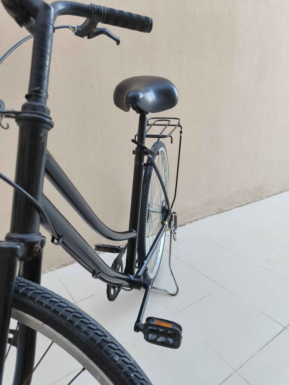 بايسكل سياحي بالة ياباني اخو الجديد نظيف جدا مابي اي خدش تقريبا، والبايسكل سريع جدا

البايسكل مبدل (مكينة والبريك الخلفي والرنك الخلفي والتيوب والتيارات). وكلهن قطع اصلية وشرط اعلى جودة موجودة بالسوك، كلفني اكثر من 50 الف

للتواصل *********** البصرة, العراق
