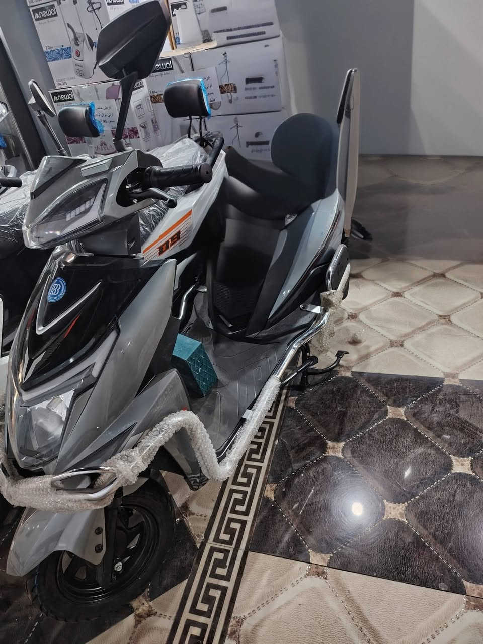 سلام عليكم دراجه شحن شرط ست بطاريات البيع مكانهه الرميثه هاذه رقم الموبايل ***********
