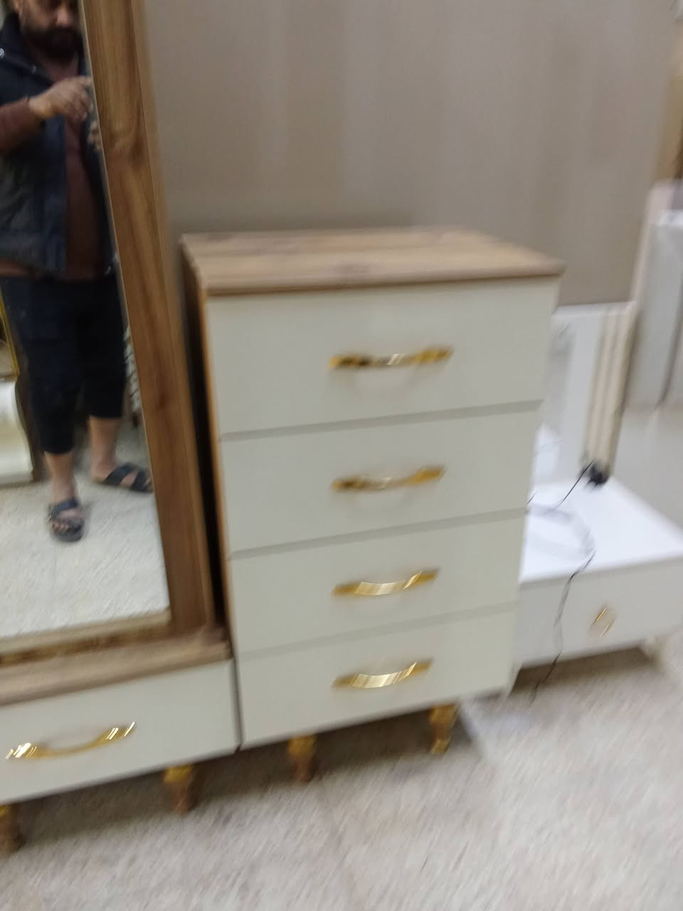 غرفه تركي ضخمه تسع قطع 

نظافتها 90/100شد ونقل مجاني

سعرها خيالي 850 

اي ستفسار ع رقم او واتساب 

***********
***********
