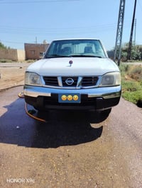سلا عليكم سياره نيسان البيع موديل 13 سعر 117سنويه صاقطه سياره بيه طكه ...
