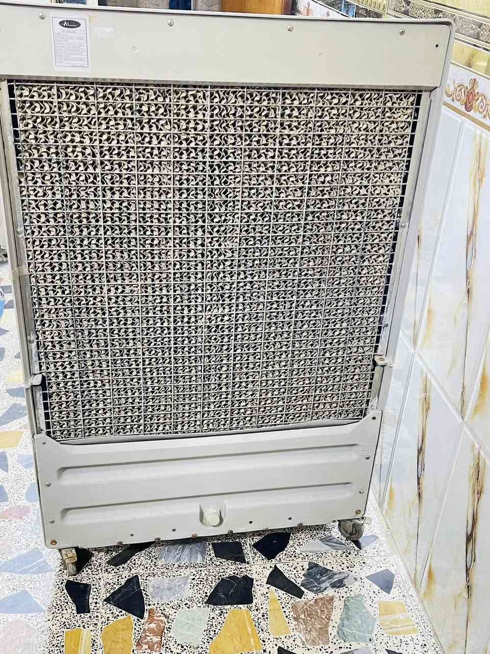 مبرده حجم كبير كامله شغاله 3سرع ي 
خلل مابيه
مكان مدينه صدر شارع الفلاح سعر 180
***********
