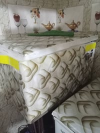عاكسه مكسمه 1100 12فولت مع بطاريه مع فقاسه اوتو للبيع البطاريه100 امبي...