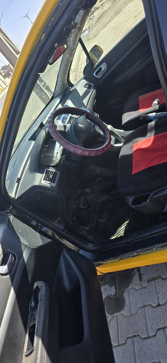 تكسي بيجو موديل ٢٠٠٦ رقم كركوك سنويه عاج كير محرك كورلا للبيع  او مراوس حسب القناعه السعر ٣٣ بيها مجال مكان السياره كركوك مكلف مكلف بل نشر اتصل على الرقم رجاء ***********
