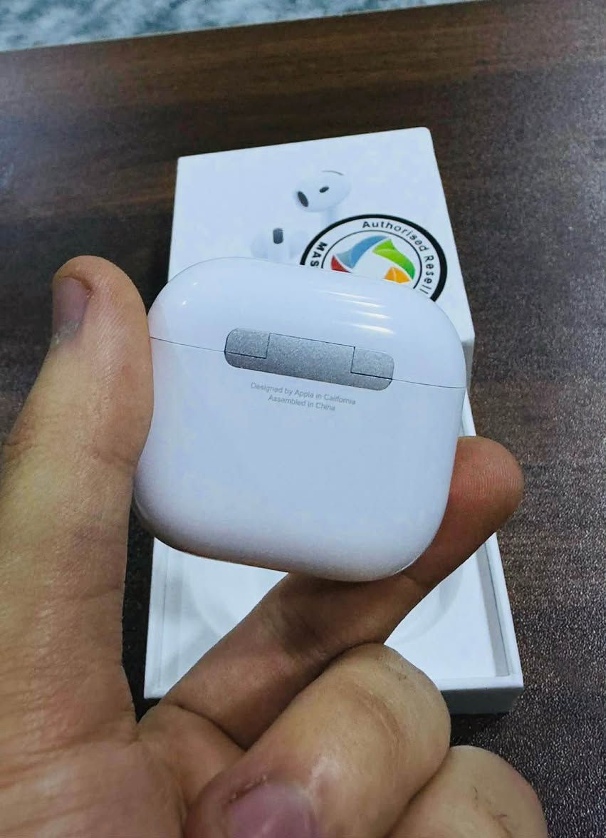 السلام عليكم 

سماعه ايربود جيل 4  ANC  ام عزل 
ضمان ماستر اصليه استعمال قليل جدا سعرها 200 الف مكاني بغداد *********** واتس بغداد, العراق
