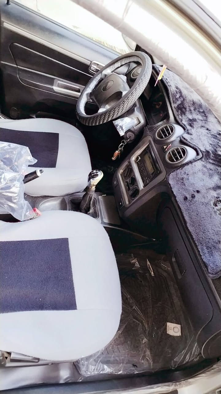 السلام عليكم ck للبيع
 موديل 2013 كصة جديدة
لون سلفر رقم بغداد شرط التحويل 
السيارة جاهزة مال بيت 
شرط كير ومكينة 
طخم امامي خلفي كله جديد 
 مصبوغة عام مال تقحيل بدون ظرر 
العنوان / موصل كراج الشمال 
للتواصل ***********
***********
